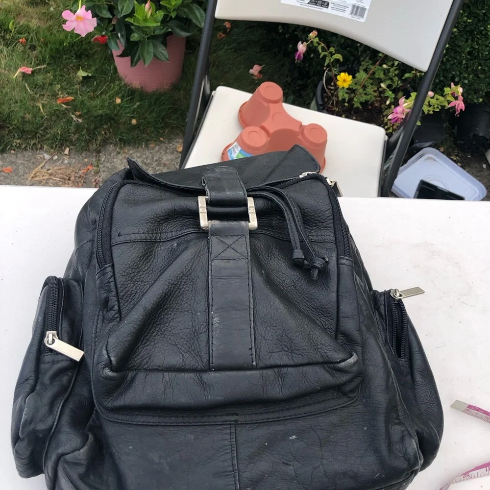 Men's genuine Black Leather To Load Backpack Classic Travel Bag